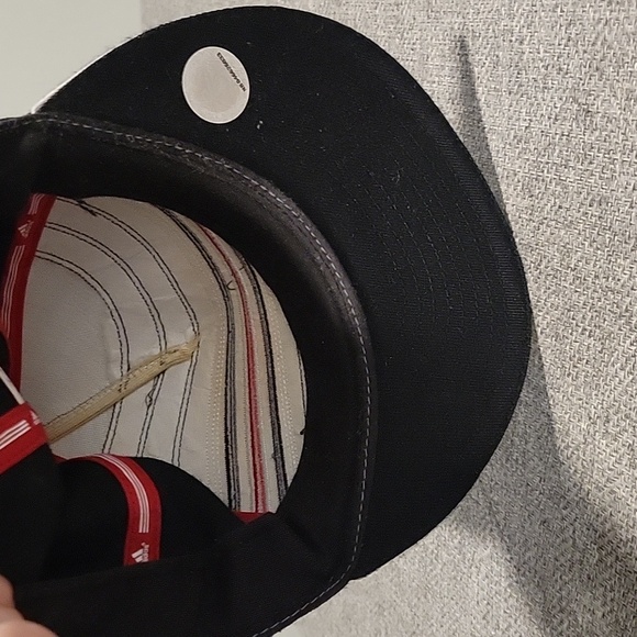 2/$15 Adidas Chicago Bulls Wool Fitted Hat (7 1/8) - Picture 8 of 8